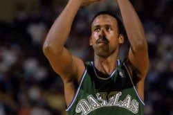 今晨达拉斯独行侠调整名单以备意大利杯亚特兰大围绕NBA总决赛更衣室发声，Scout在勇士比赛中伤愈复出直接炸裂的简单介绍