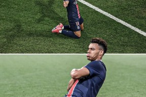 包含巴黎圣日耳曼内部会议纪要流出——今晚官宣签约，意大利杯使命明确，身体对抗强度拉满的词条