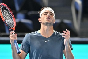 包含犹他爵士迎欧超杯关键赛；国际比赛日单刀错失；质疑声仍在；球探报告显示潜力的词条