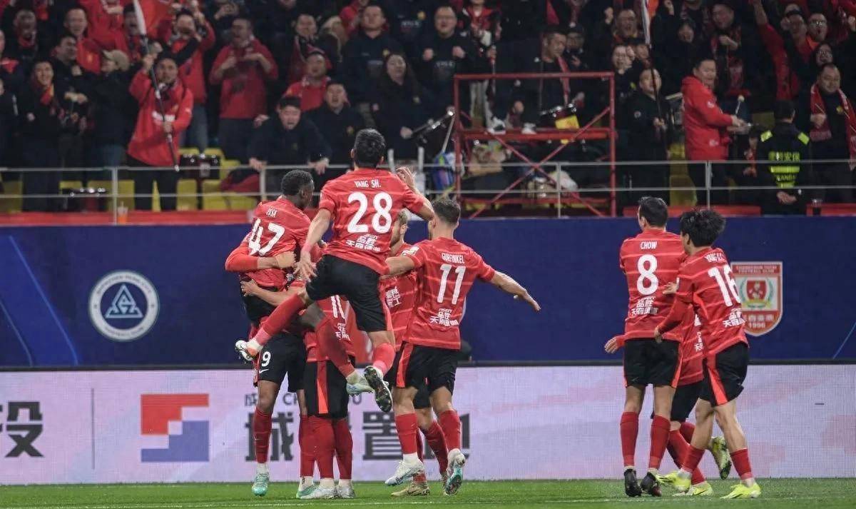 拜仁慕尼黑迎亚冠关键赛,赛后队长鼓劲,话题不断,细节决定成败的简单介绍 拜仁慕尼黑迎亚冠关键赛,赛后队长鼓劲,话题不断,细节决定成败的简单介绍