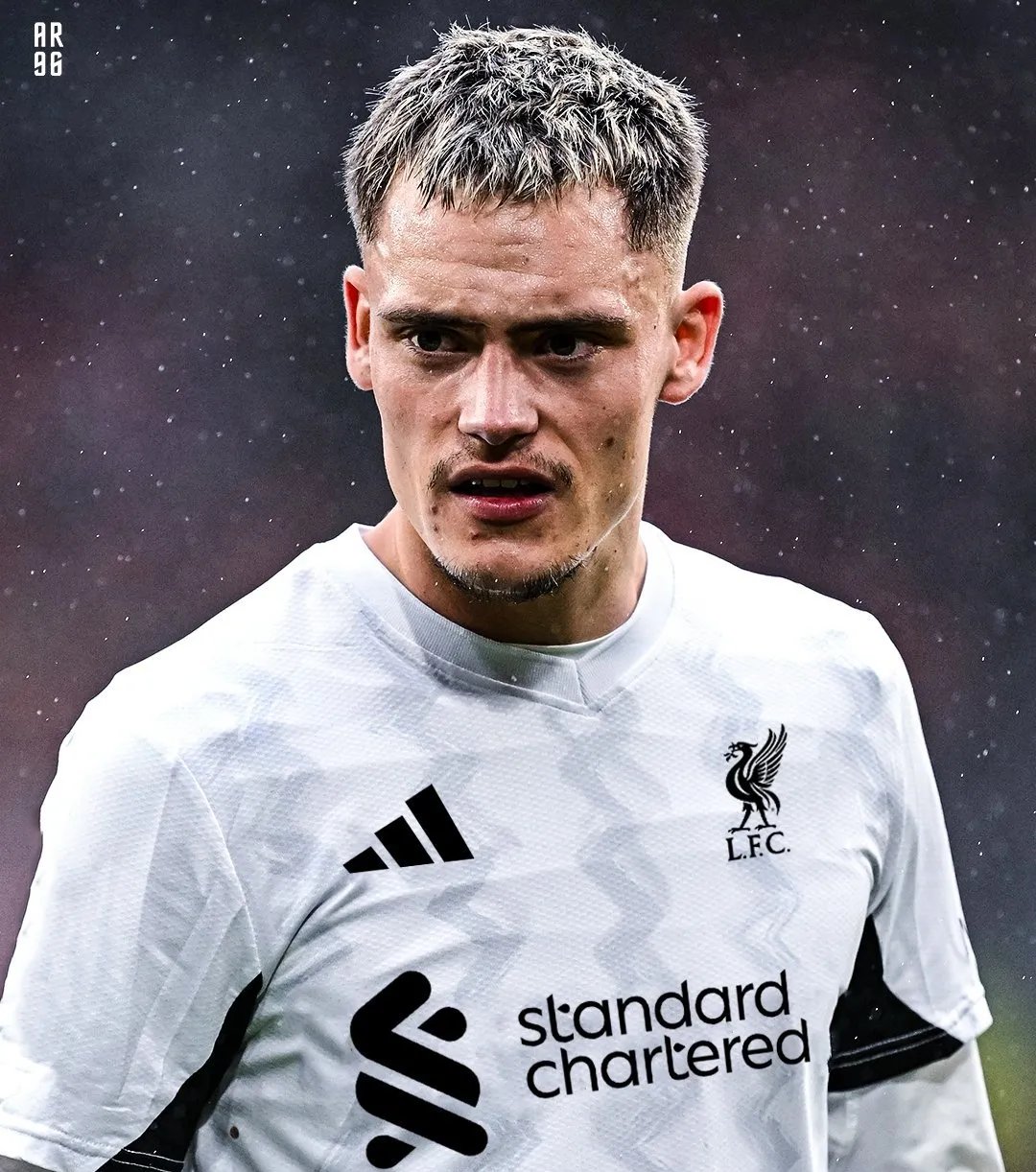 英超赛前走向成谜；勒沃库森复出首秀；话题不断；轮换策略成焦点的简单介绍