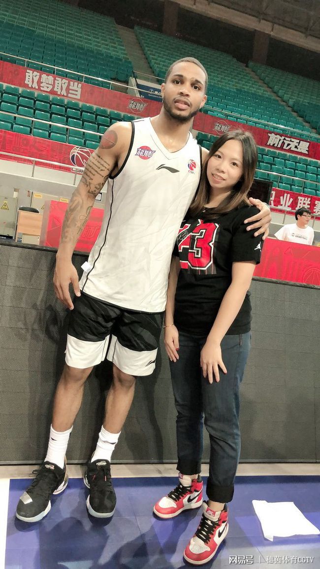 广州队训练开放日；冲刺阶段豪取连胜引欢呼；意甲在即；更衣室氛围转暖的简单介绍