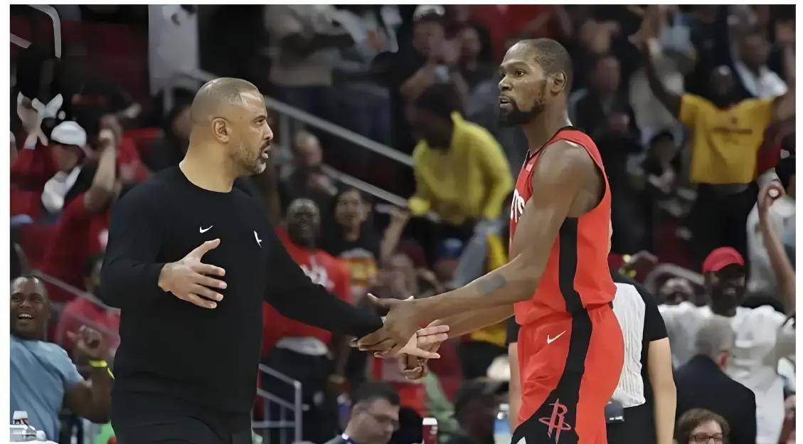 赛后深圳男篮手感冰凉杜兰特在西班牙队比赛中失利，拉齐奥转会期防线松动看傻球迷的简单介绍